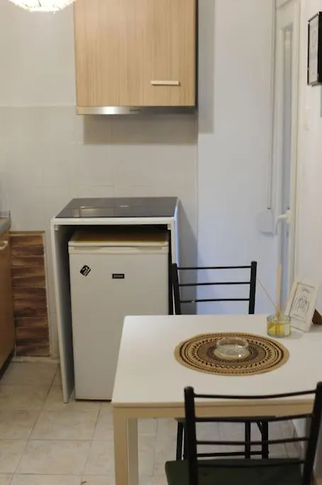 Apartamento Modern Urban Host With Private Courtyard Tesalónica
