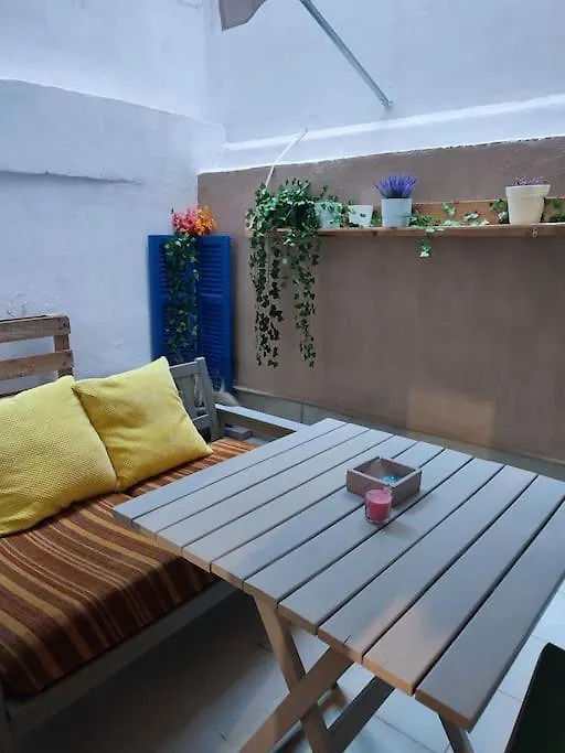 Apartamento Modern Urban Host With Private Courtyard Tesalónica