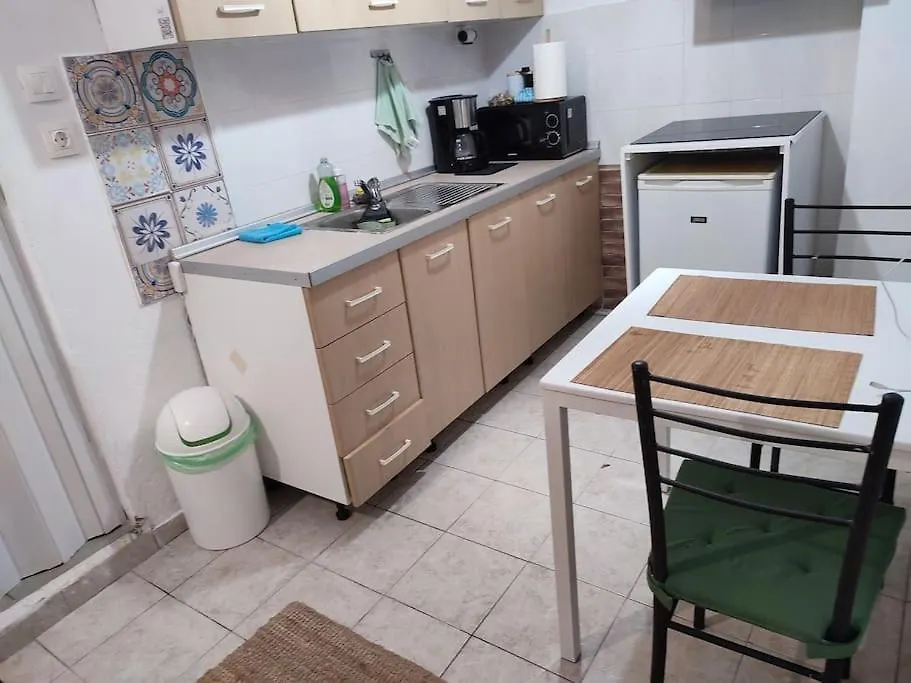 Apartamento Modern Urban Host With Private Courtyard Tesalónica Grecia