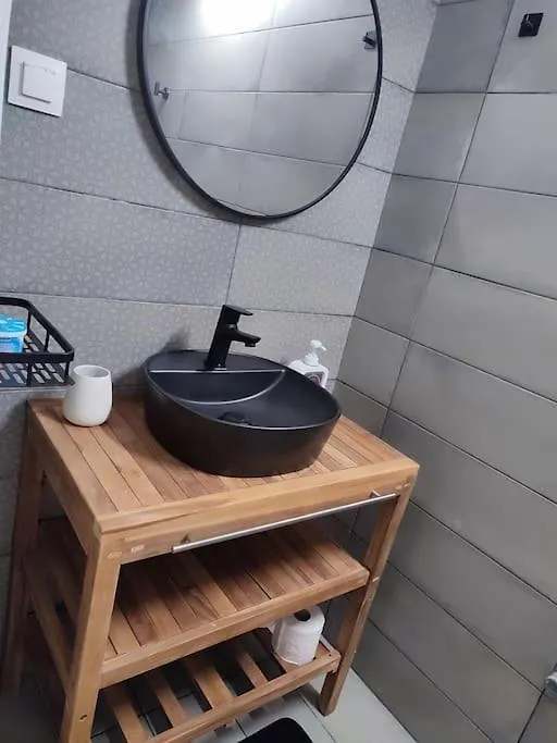 Apartamento Modern Urban Host With Private Courtyard Tesalónica