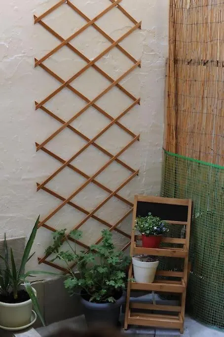 Apartamento Modern Urban Host With Private Courtyard Tesalónica